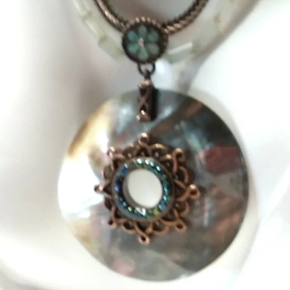 Vintage Avon Copper Abalone Shell Beaded Pendant Necklace
